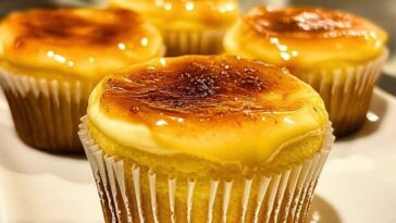 Vanilla Bean Crème Brûlée Cheesecake Cupcakes